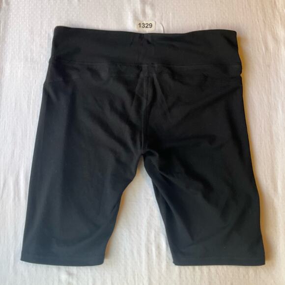 Champion Women’s Above Knee Leggings size M, solid Black - Picture 7 of 7